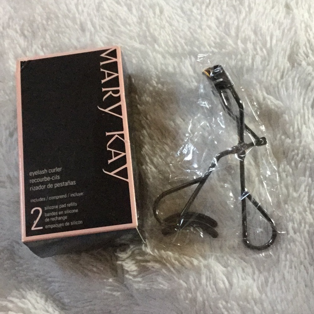 New in box! 💋 Mary Kay eyelash curler 💋